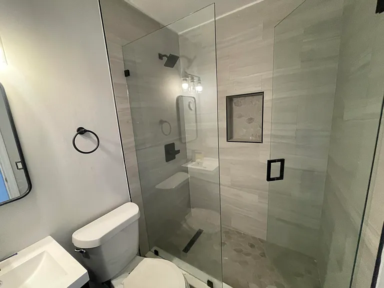 215 SW 16th St #4 — Photo 5
