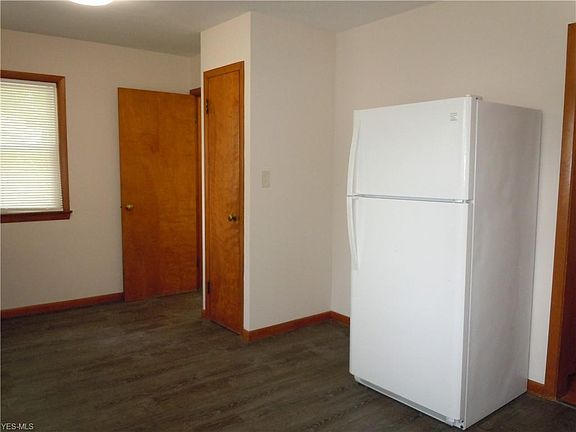 3rd image of 24250 Puritan Ave