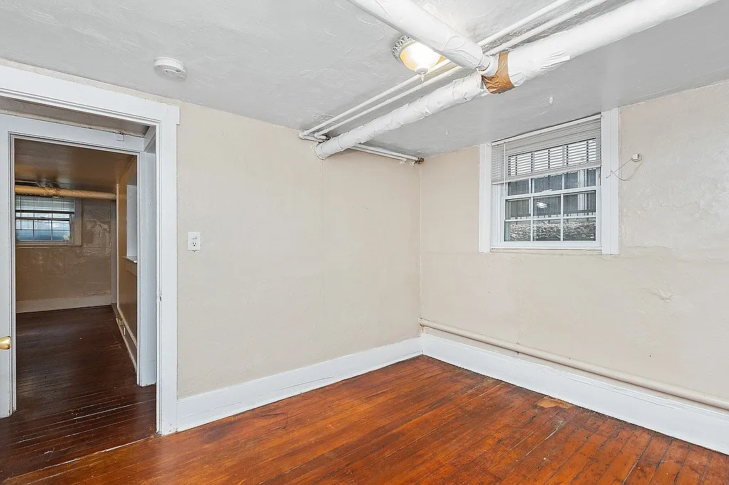 995 Corona St. — Photo 4