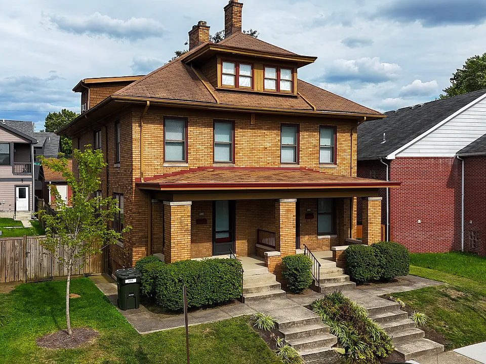 848 Summit St