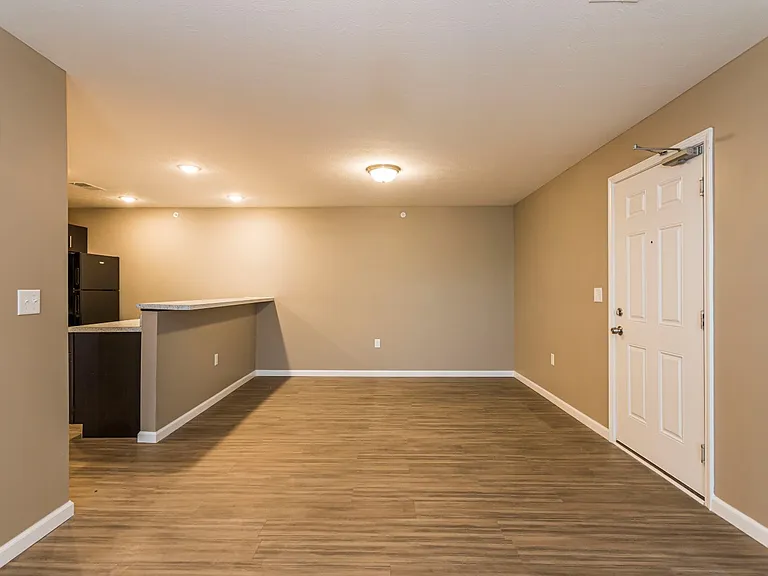 Greenbrier Apartments — Photo 32