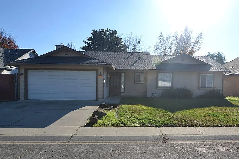 1764 W Joseph St photo 1