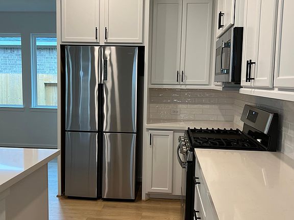 3rd image of 9515 Angelina Water Dr