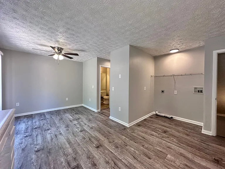 2021 N Sizer Ave #L — Photo 47