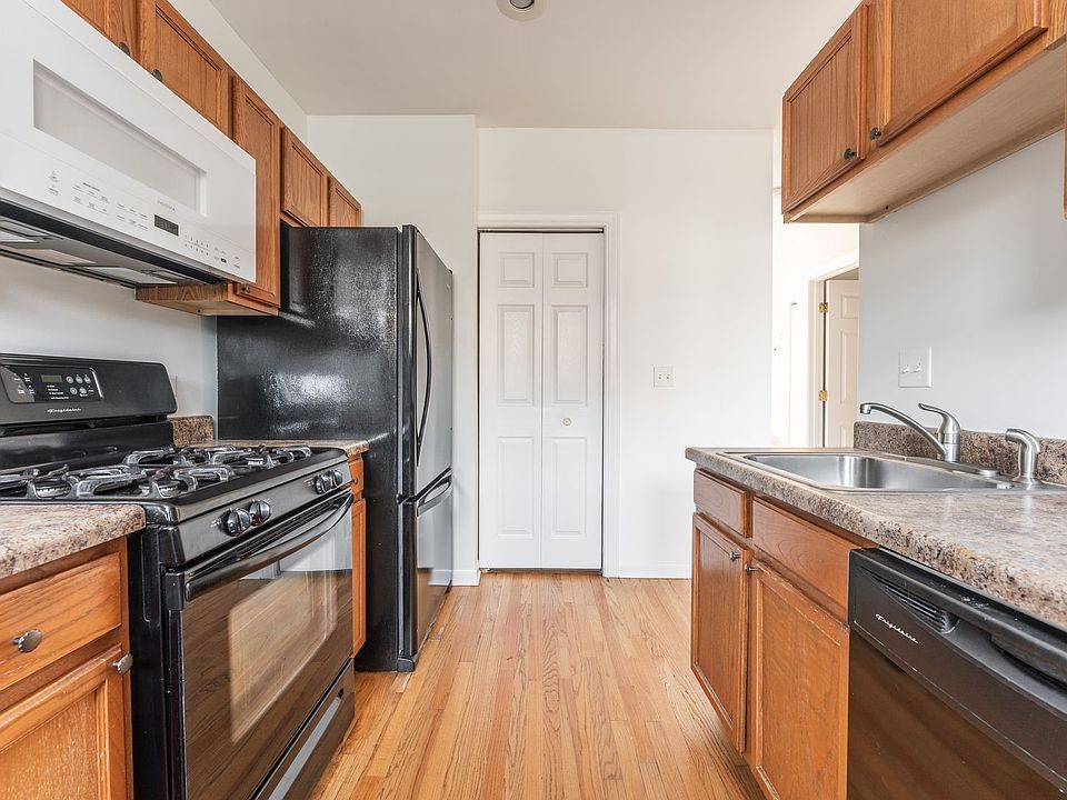 1st image of 2510 W Catalpa Ave Unit 2
