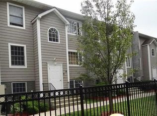 2 Franka Pl APT 8, Spring Valley, NY 10977