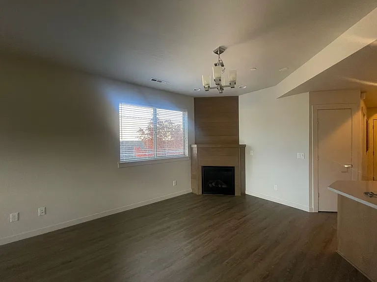 584 Fair Oaks Ave — Photo 9