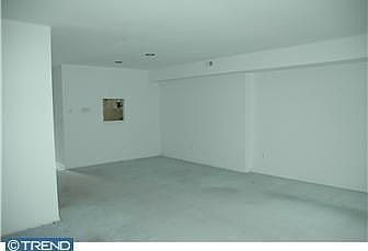 4th image of 11 Twin Brooks Dr