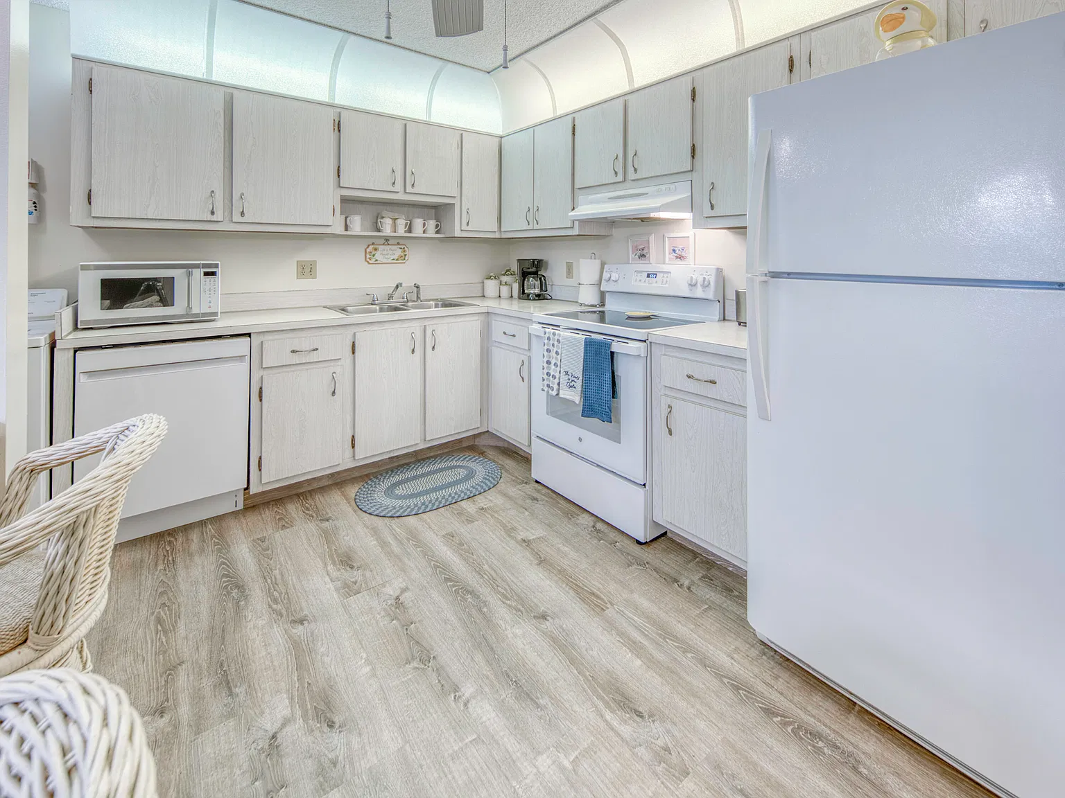 2 bed, 1.5 bath, 920 sqft, $2,400 — Photo 4
