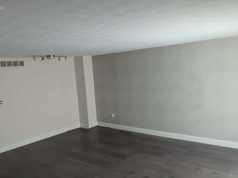 77 Penn Ln — Photo 14