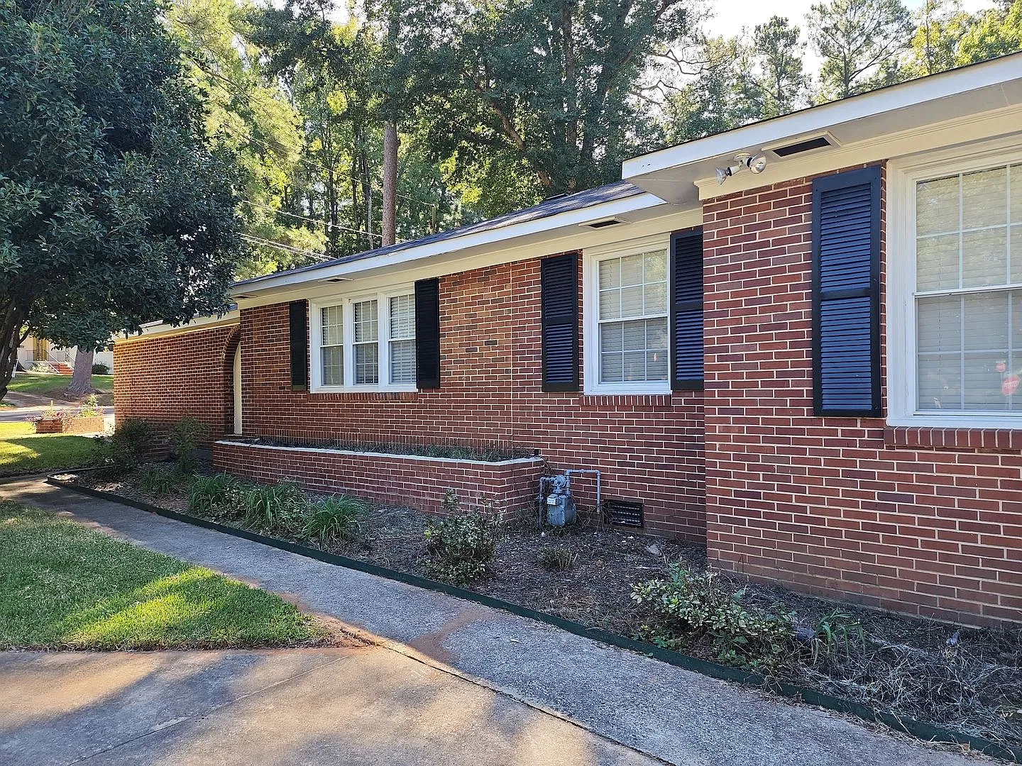 Spacious home located just off Washington Rd close to the National! — Photo 4