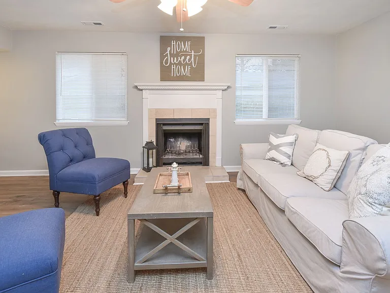 1423 Goldfinch Ln — Photo 8