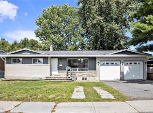 33B Majestic Dr, Ottawa, ON K2G 1C6