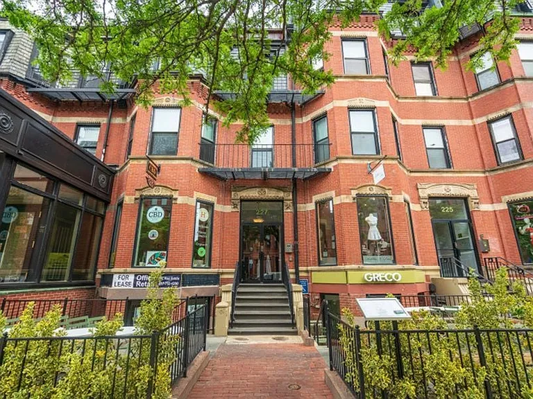 225 Newbury St #2R — Photo 1