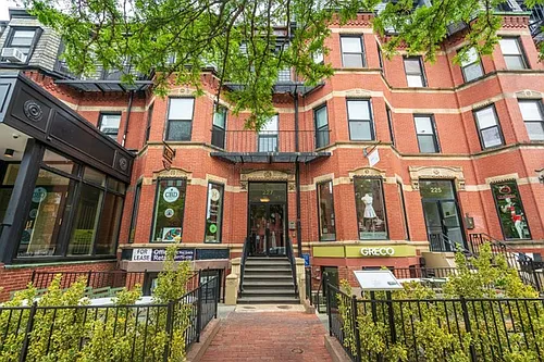 225 Newbury St Photo 1