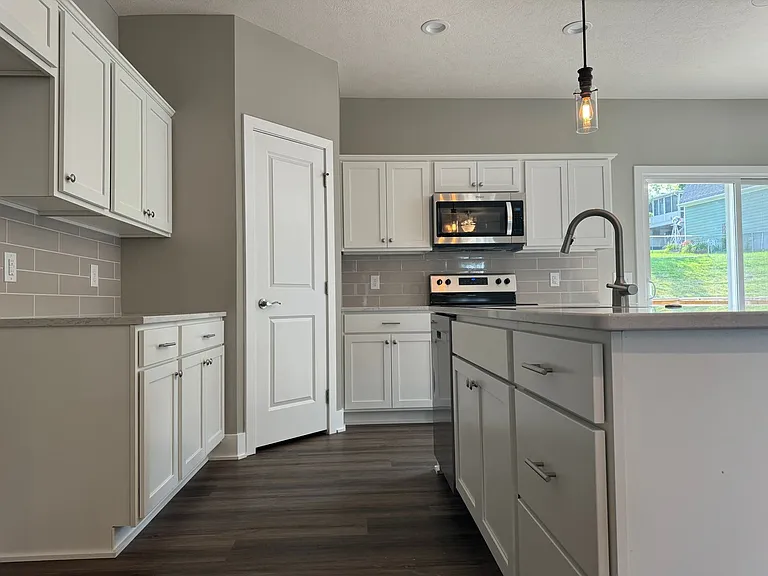 302 N Allen St — Photo 11
