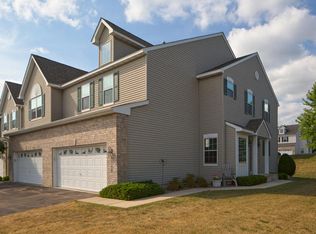 1347 White Oak Dr, Chaska, MN 55318