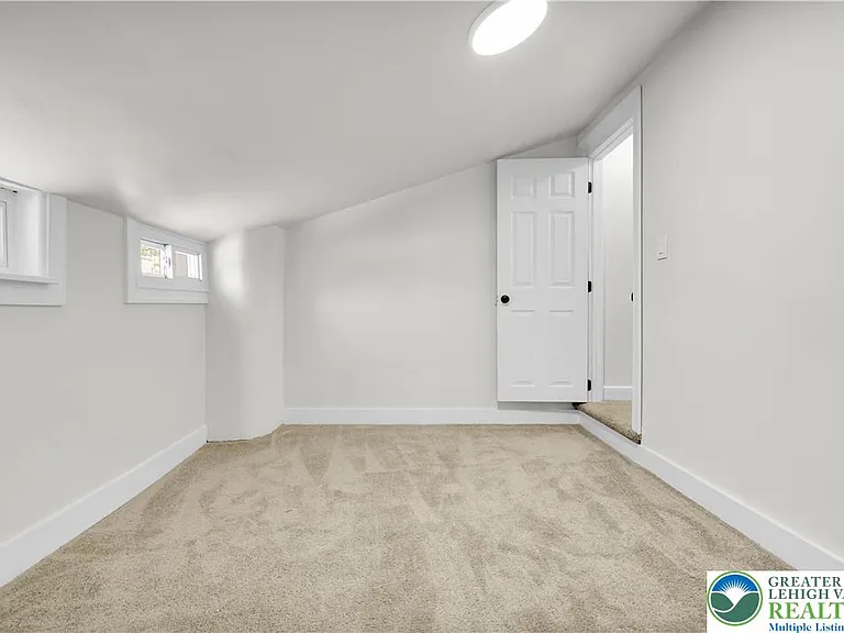 128 W Fairview St — Photo 15
