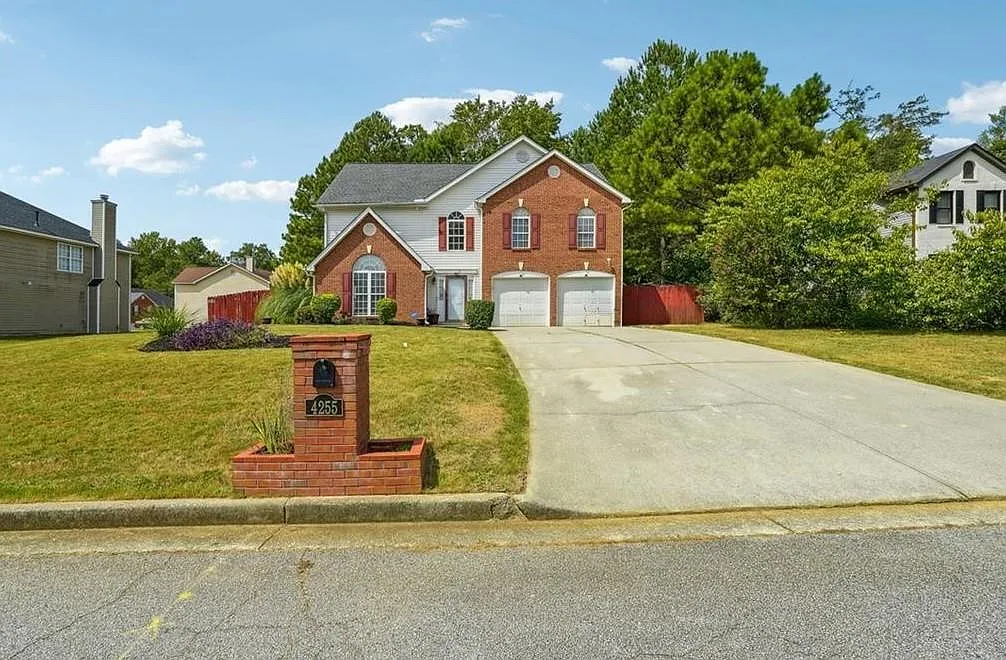 4 bed, 2.5 bath, 2514 sqft, $2,475 — Photo 2