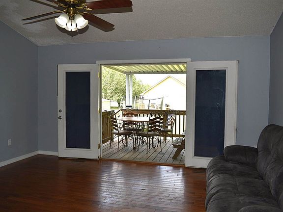 4th image of 407 Michelfelder Rd