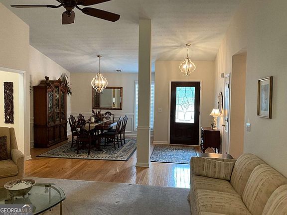 3rd image of 6237 Saddlehorse Dr