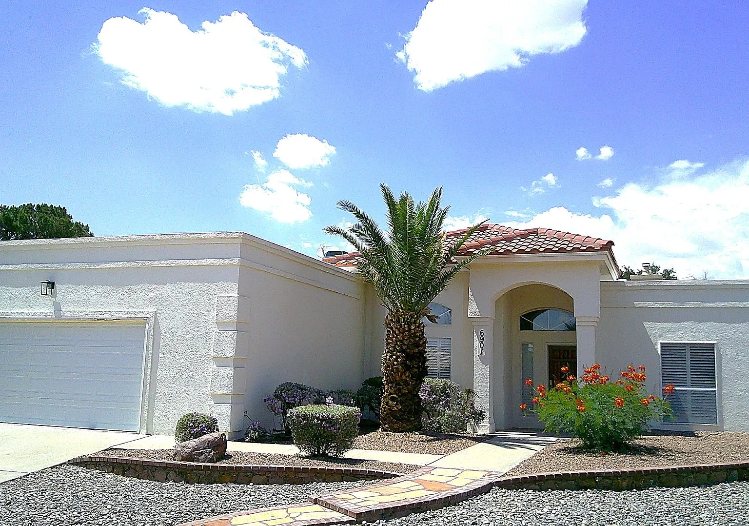 Exquisite Single Level Westside Home With Refrigerated Air Located In Prestigious North Highlands... — Photo 1