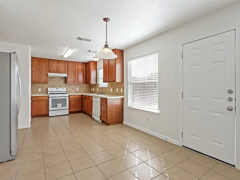 15127 Green Whisper Dr — Photo 9