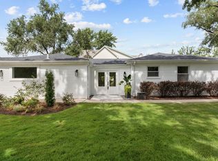 132 Mohawk Dr, Clarendon Hills, IL 60514