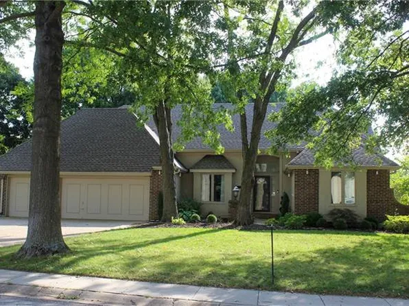 307 S Park Dr, Raymore, MO 64083