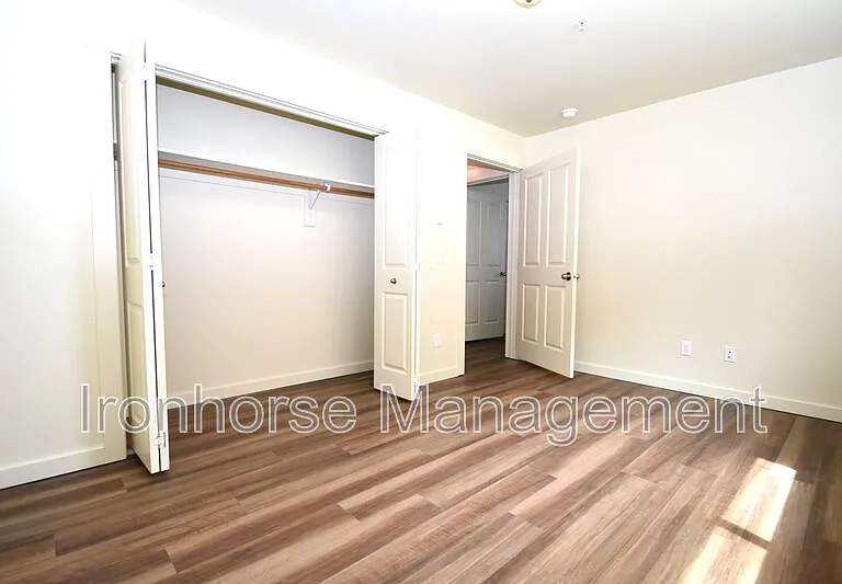 807 W Villard St #13 — Photo 15