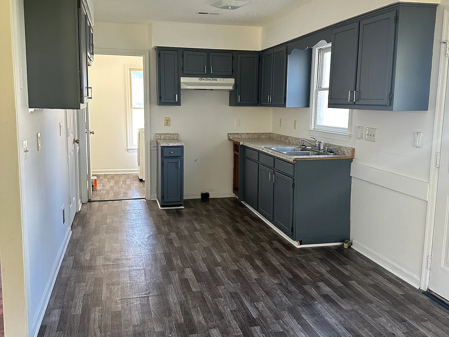 3 bed, 1.5 bath, 1257 sqft, $1,600 — Photo 3