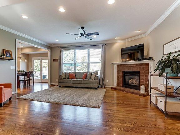 4th image of 8791 Charleston Ct