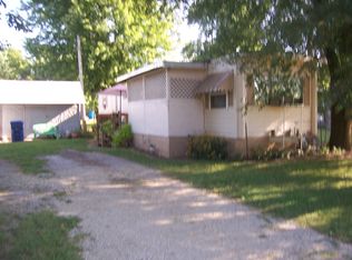325 E Crescent St, Aurora, MO 65605