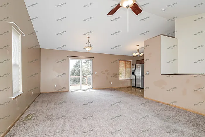 3 bed, 2.0 bath, 1256 sqft, $2,050 — Photo 4