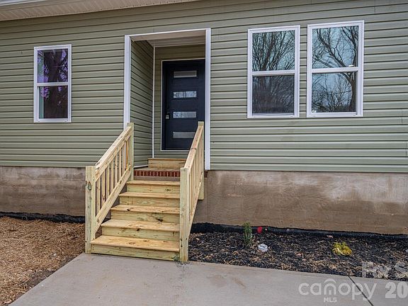 5th image of 1010 E Catawba St