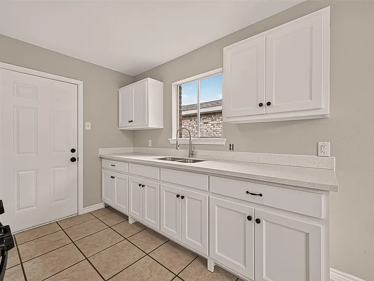 8607 Valley Forest Dr — Photo 10