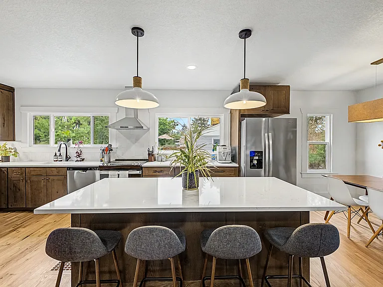 Brand new kitchen remodel with all new appliances.