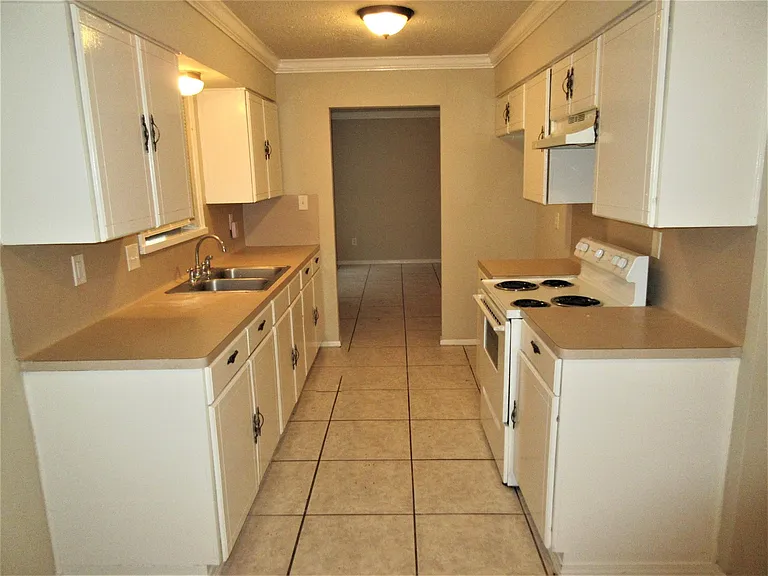 7802 Peacock Park — Photo 2