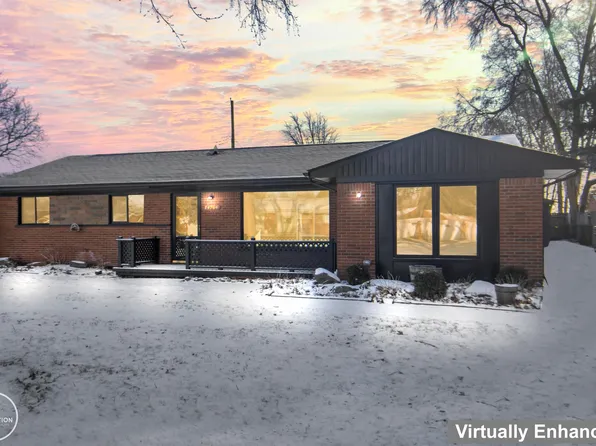 34764 Jerome St, Chesterfield, MI 48047