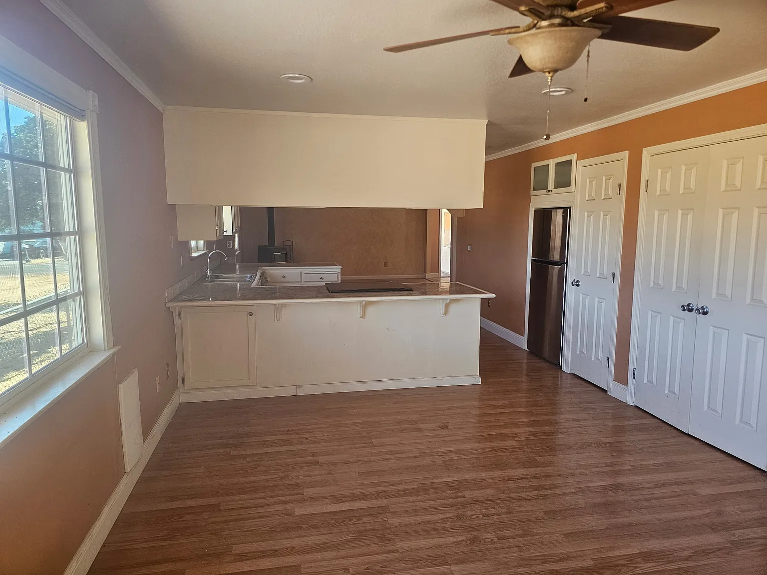 3 bed, 1382 sqft, $2,100 — Photo 4
