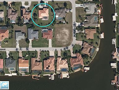 5th image of 1108 SW 42nd Ter
