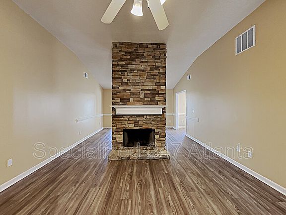 2nd image of 10319 Commons Xing