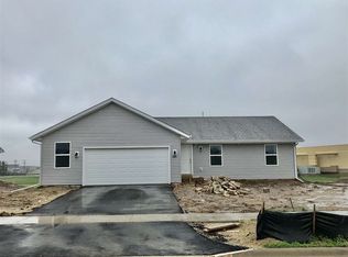 6915 Winterberry Rd, Loves Park, IL 61111