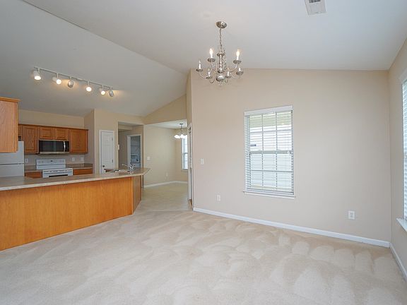 5th image of 446 Bentridge Dr