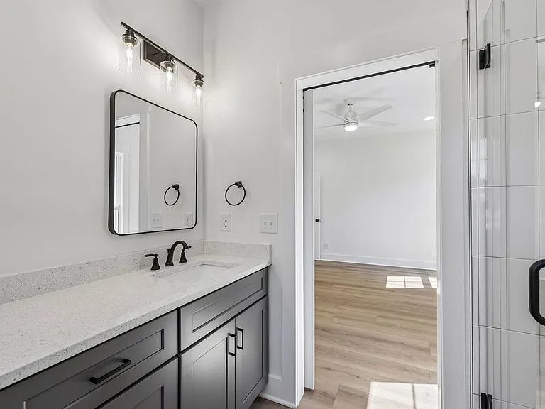 112 Rogers Ave — Photo 29