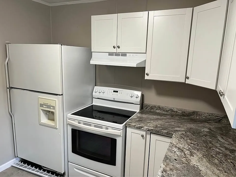 924 W Baker - Dog Pen Holdings LLC — Photo 4