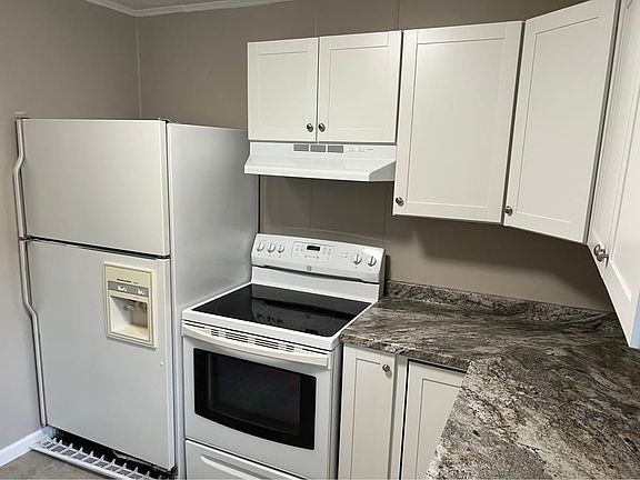 4th image of 924 W Baker St