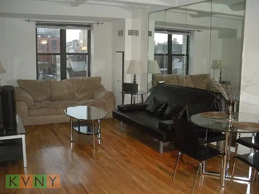 Rented by KVNY Soho | media 9