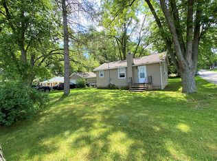 1347 Lakeview Dr, Wolverine Lake, MI 48390