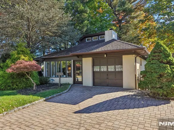 521 Cleveland Avenue, River Vale, NJ 07675